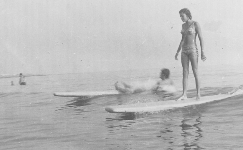 Las primeras surfers de España: historias de libertad en el tardofranquismo